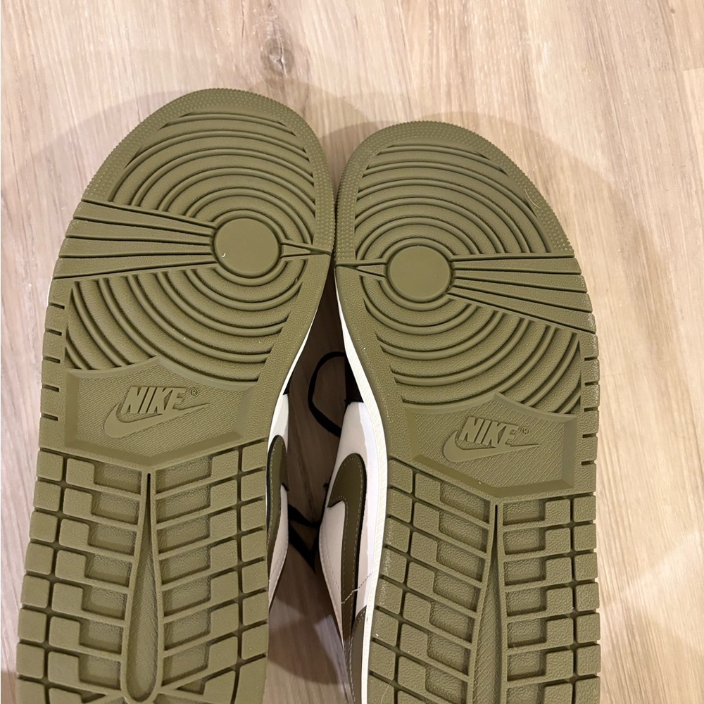 Nike Air Jordan 1 Low Black Toe Medium Olive - Picture 4 of 6